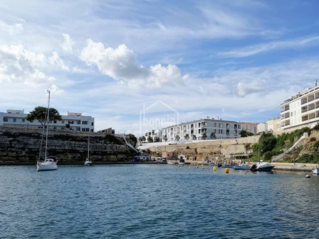 2 soveværelse Lejlighed til salg i Es Castell med swimmingpool - € 349.000 (Ref: 9127493)