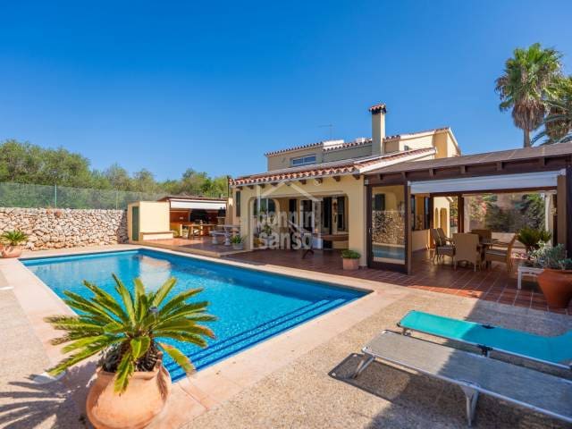 4 chambre Villa/Maison à vendre à Es Castell avec piscine garage - 890 000 € (Ref: 9295919)