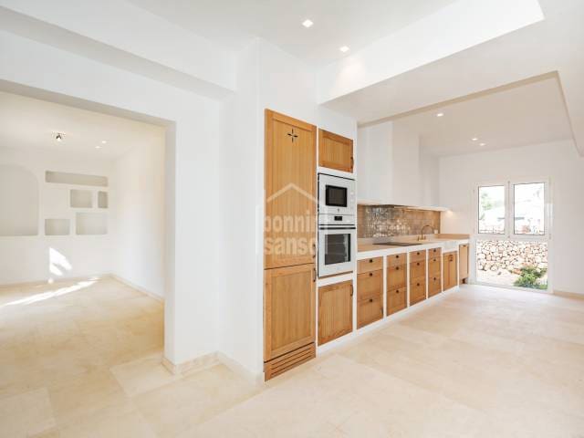 4 soveværelse Finca/Landehus til salg i Es Castell med swimmingpool garage - € 1.195.000 (Ref: 9352099)