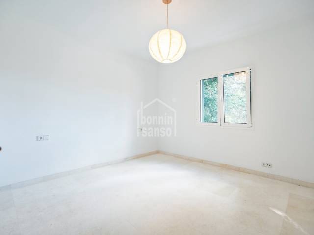 4 soveværelse Finca/Landehus til salg i Es Castell med swimmingpool garage - € 1.195.000 (Ref: 9352099)