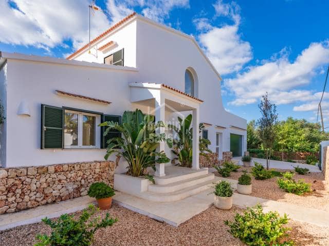 4 soveværelse Finca/Landehus til salg i Es Castell med swimmingpool garage - € 1.195.000 (Ref: 9352099)