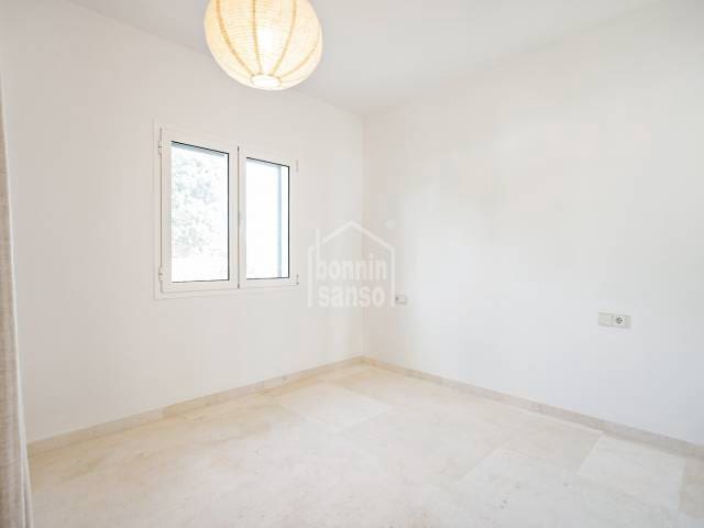 4 soveværelse Finca/Landehus til salg i Es Castell med swimmingpool garage - € 1.195.000 (Ref: 9352099)