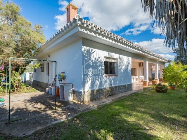 3 bedroom Villa for sale in Mahón / Maó with garage - € 595,000 (Ref: 9352783)