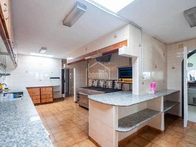 3 bedroom Flat for sale in Es Castell - € 1,750,000 (Ref: 9409861)