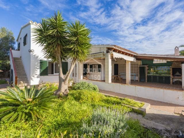 5 Zimmer Villa zu verkaufen in Es Castell mit Pool - 690.000 € (Ref: 9496452)