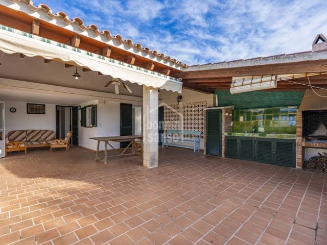 5 Zimmer Villa zu verkaufen in Es Castell mit Pool - 690.000 € (Ref: 9496452)