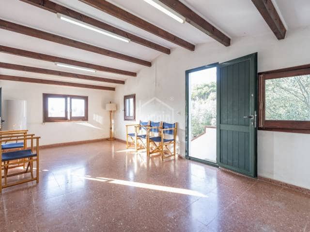 5 Zimmer Villa zu verkaufen in Es Castell mit Pool - 690.000 € (Ref: 9496452)