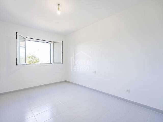 4 Zimmer Strandapartment zu verkaufen in Es Castell - 450.000 € (Ref: 9558880)