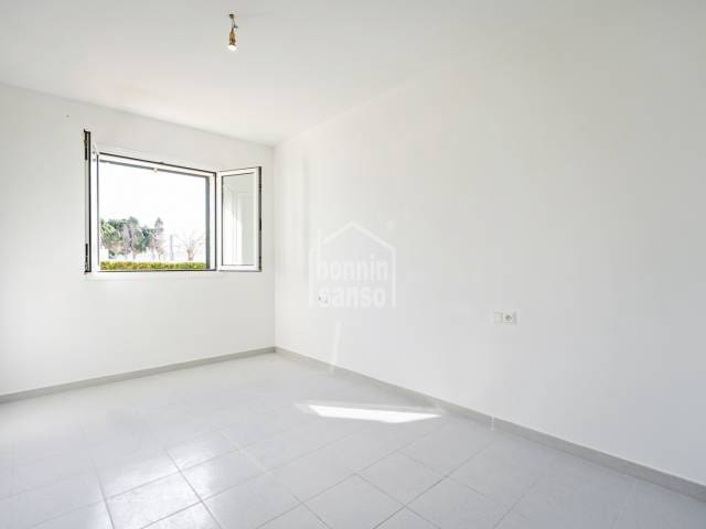 4 Zimmer Strandapartment zu verkaufen in Es Castell - 450.000 € (Ref: 9558880)