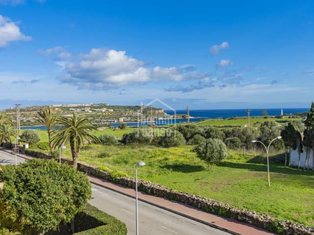 4 Zimmer Strandapartment zu verkaufen in Es Castell - 450.000 € (Ref: 9558880)