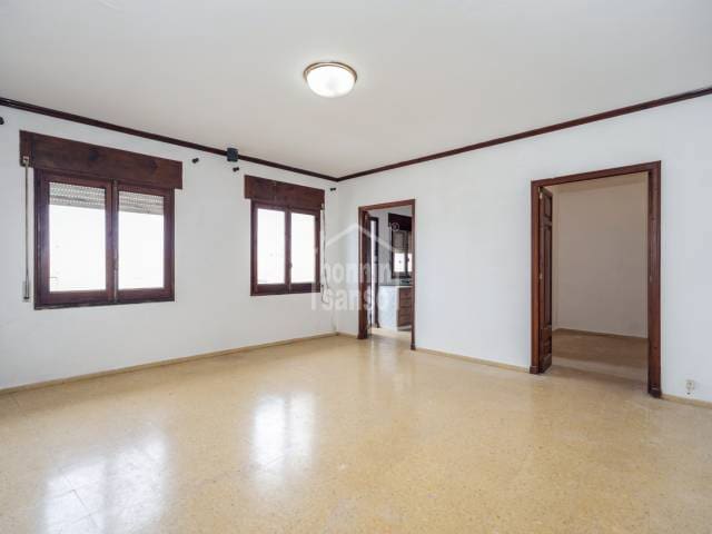 5 Zimmer Wohnung zu verkaufen in Mahón / Maó - 295.000 € (Ref: 9814670)