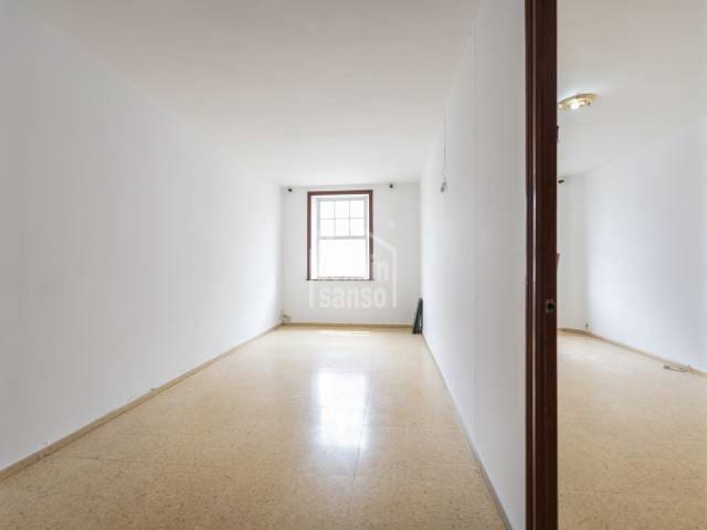 5 Zimmer Wohnung zu verkaufen in Mahón / Maó - 295.000 € (Ref: 9814670)