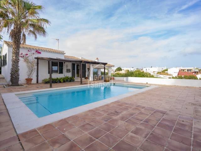 3 chambre Villa/Maison à vendre à Mahón / Maó avec piscine garage - 700 000 € (Ref: 9821647)