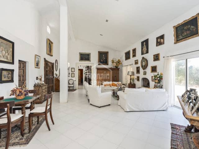 2 bedroom Villa for sale in San Luis / Sant Lluis with pool - € 1,595,000 (Ref: 9883780)