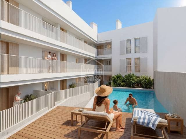2 sovrum Strandlägenhet till salu i Es Castell med pool - 430 000 € (Ref: 9897363)