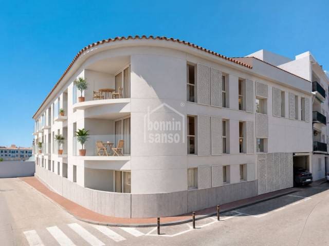 3 quarto Apartamento de Praia para venda em Es Castell com piscina - 360 000 € (Ref: 9897370)