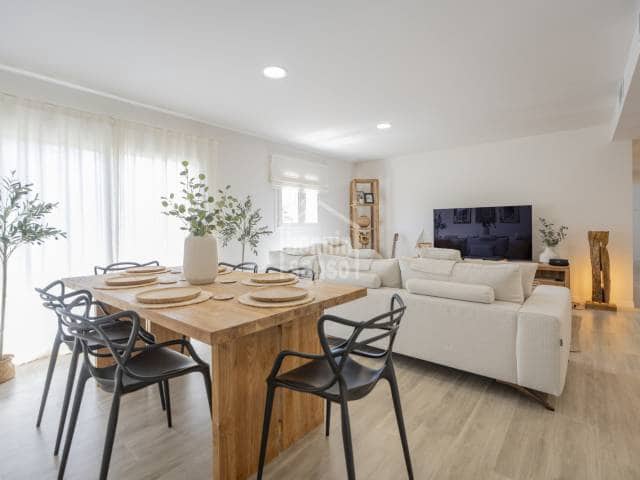4 bedroom Flat for sale in Mahon / Mao with garage - € 495,000 (Ref: 9911808)