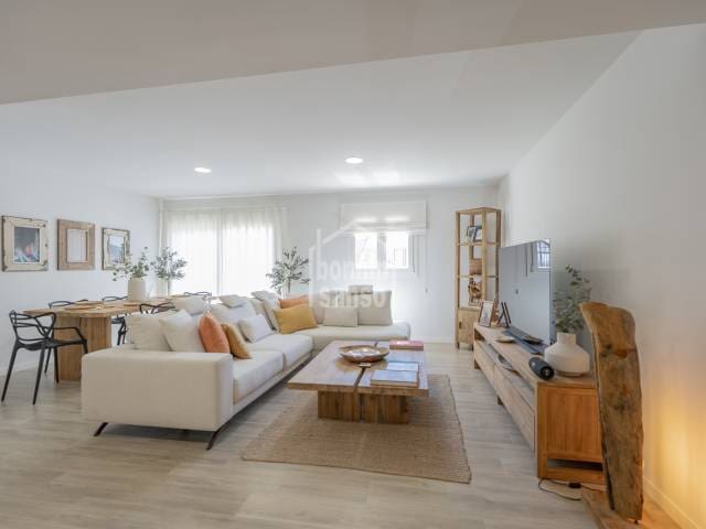 4 bedroom Flat for sale in Mahon / Mao with garage - € 495,000 (Ref: 9911808)