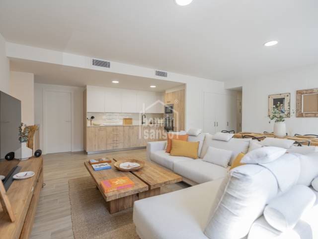 4 bedroom Flat for sale in Mahon / Mao with garage - € 495,000 (Ref: 9911808)