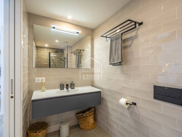 4 bedroom Flat for sale in Mahon / Mao with garage - € 495,000 (Ref: 9911808)
