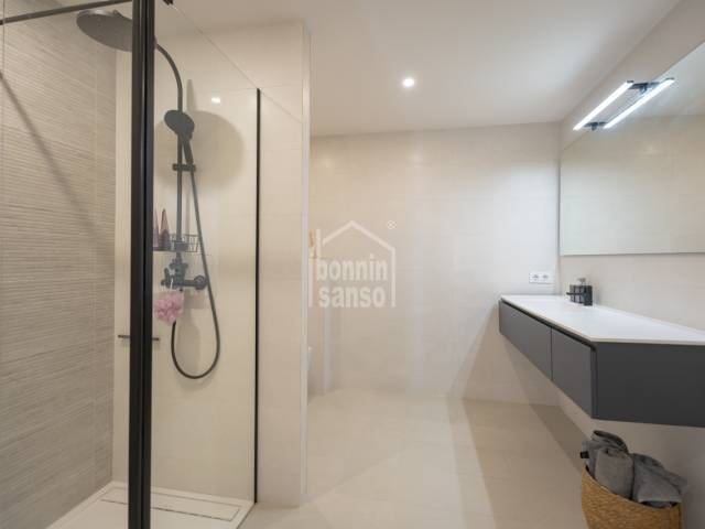 4 bedroom Flat for sale in Mahon / Mao with garage - € 495,000 (Ref: 9911808)
