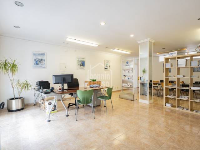 8 bedroom Flat for sale in Mahon / Mao - € 775,000 (Ref: 9934910)