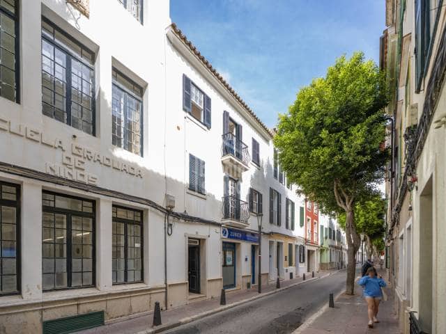 8 bedroom Flat for sale in Mahon / Mao - € 775,000 (Ref: 9934910)