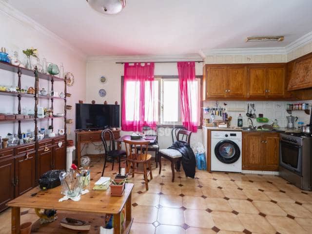 8 bedroom Flat for sale in Mahon / Mao - € 775,000 (Ref: 9934910)
