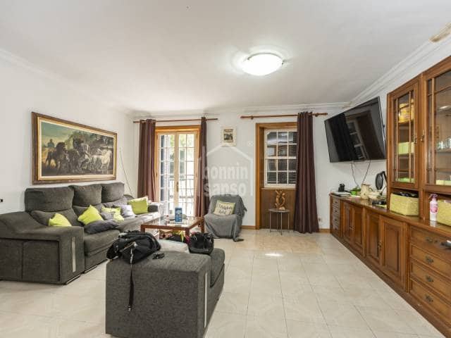8 bedroom Flat for sale in Mahon / Mao - € 775,000 (Ref: 9934910)