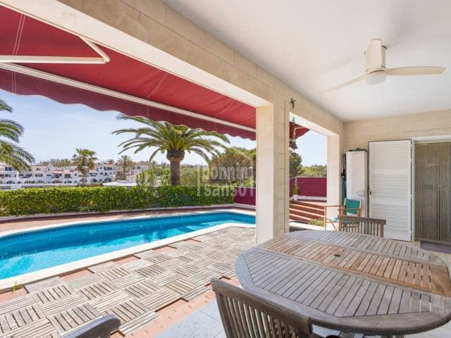 4 Zimmer Villa zu verkaufen in Es Castell mit Pool Garage - 1.100.000 € (Ref: 9950121)