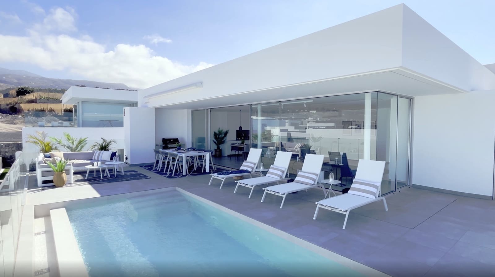 Chalet de 3 habitaciones en Adeje en venta con piscina garaje - 1.720.000 € (Ref: 10034382)