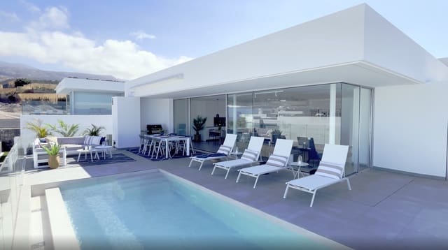 Chalet de 3 habitaciones en Callao Salvaje - Playa Paraíso, Adeje en venta con piscina garaje - 1.720.000 € (Ref: 10034382)