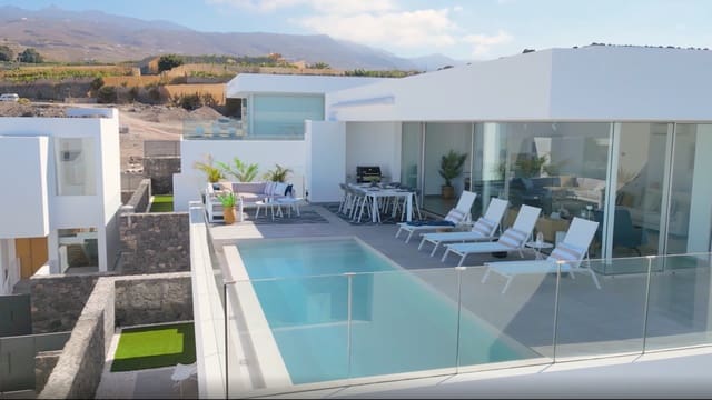 Chalet de 3 habitaciones en Callao Salvaje - Playa Paraíso, Adeje en venta con piscina garaje - 1.720.000 € (Ref: 10034382)