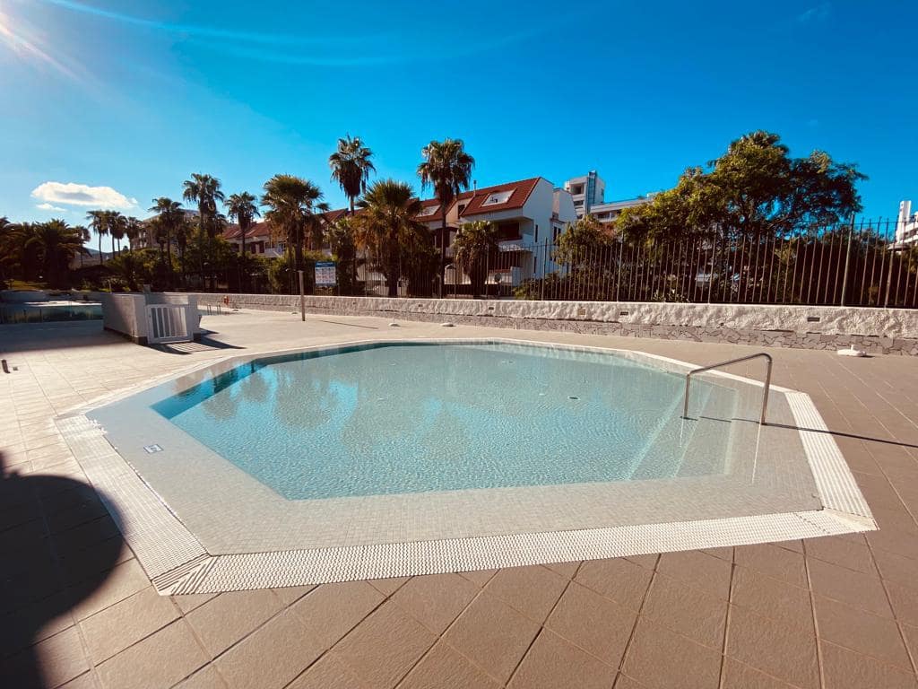 1 sypialnia Apartament na sprzedaż w Playa de las Americas z basenem - 275 000 € (Ref: 10073131)