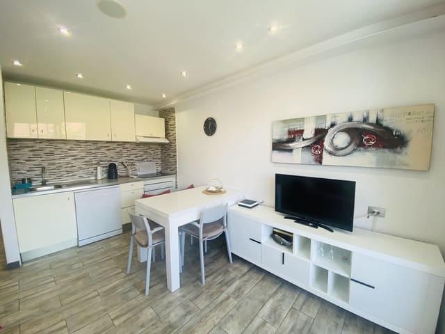 Apartamento de 1 habitación en Playa de las Americas, Arona en venta con piscina - 275.000 € (Ref: 10073131)