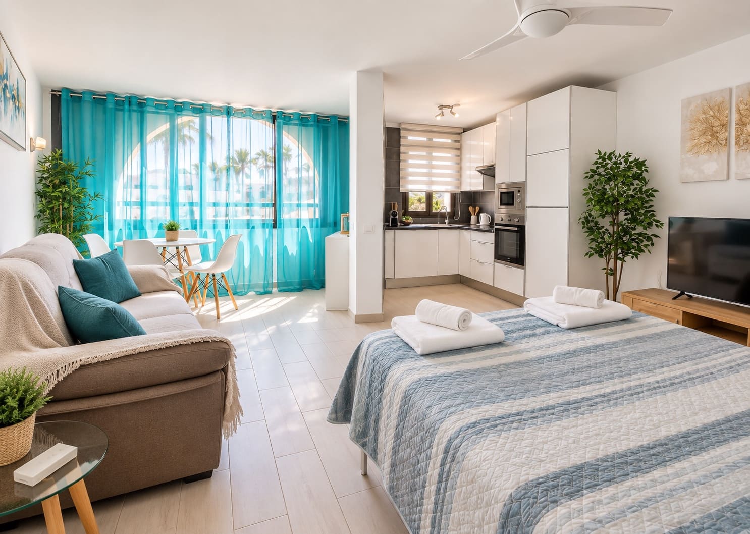 Apartamento en Playa de las Americas en venta con piscina - 299.000 € (Ref: 9146338)