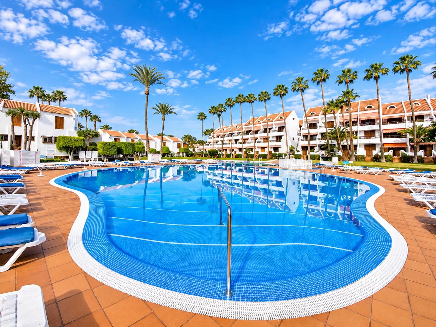 Apartamento en Playa de las Americas en venta con piscina - 299.000 € (Ref: 9146338)