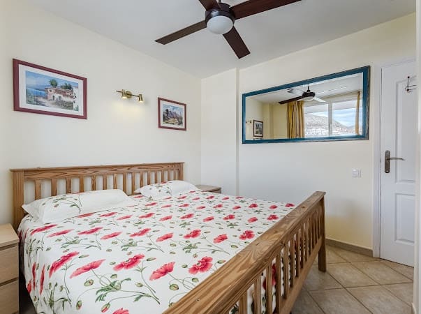 1 makuuhuone Huoneisto myytävänä paikassa Los Cristianos mukana uima-altaan - 348 000 € (Ref: 9426573)