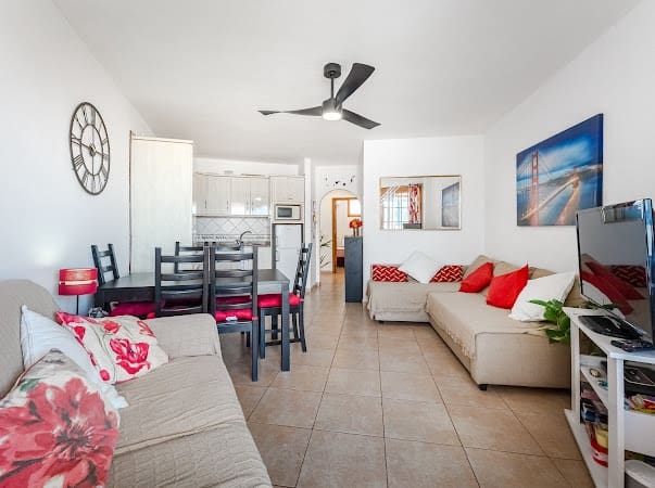 2 makuuhuone Huoneisto myytävänä paikassa Los Cristianos mukana uima-altaan - 339 000 € (Ref: 9426576)