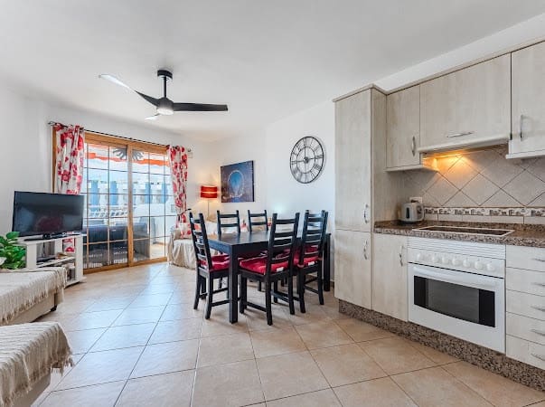 2 makuuhuone Huoneisto myytävänä paikassa Los Cristianos mukana uima-altaan - 339 000 € (Ref: 9426576)