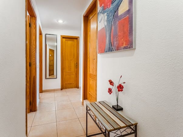 2 makuuhuone Huoneisto myytävänä paikassa Los Cristianos mukana uima-altaan - 339 000 € (Ref: 9426576)