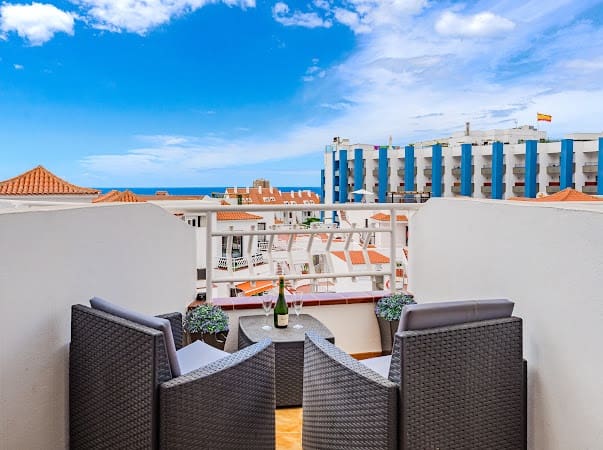 2 makuuhuone Huoneisto myytävänä paikassa Los Cristianos, Arona mukana uima-altaan - 339 000 € (Ref: 9426576)