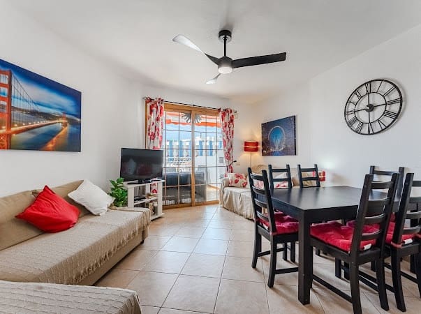 2 makuuhuone Huoneisto myytävänä paikassa Los Cristianos, Arona mukana uima-altaan - 339 000 € (Ref: 9426576)