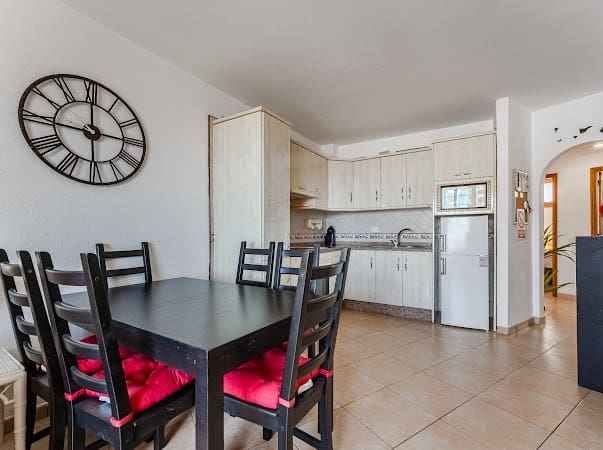 2 makuuhuone Huoneisto myytävänä paikassa Los Cristianos, Arona mukana uima-altaan - 339 000 € (Ref: 9426576)