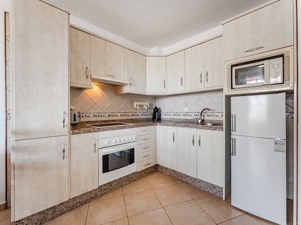 2 makuuhuone Huoneisto myytävänä paikassa Los Cristianos, Arona mukana uima-altaan - 339 000 € (Ref: 9426576)