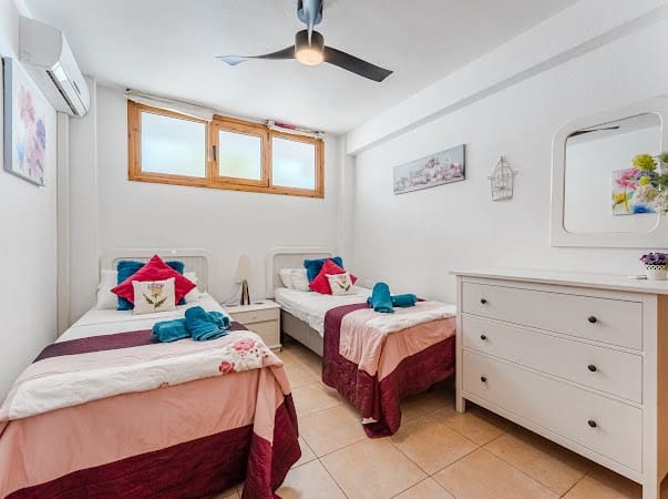 2 makuuhuone Huoneisto myytävänä paikassa Los Cristianos, Arona mukana uima-altaan - 339 000 € (Ref: 9426576)