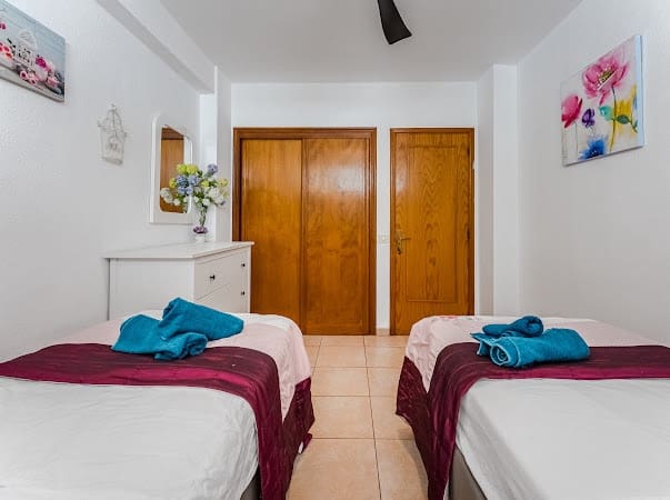 2 makuuhuone Huoneisto myytävänä paikassa Los Cristianos, Arona mukana uima-altaan - 339 000 € (Ref: 9426576)