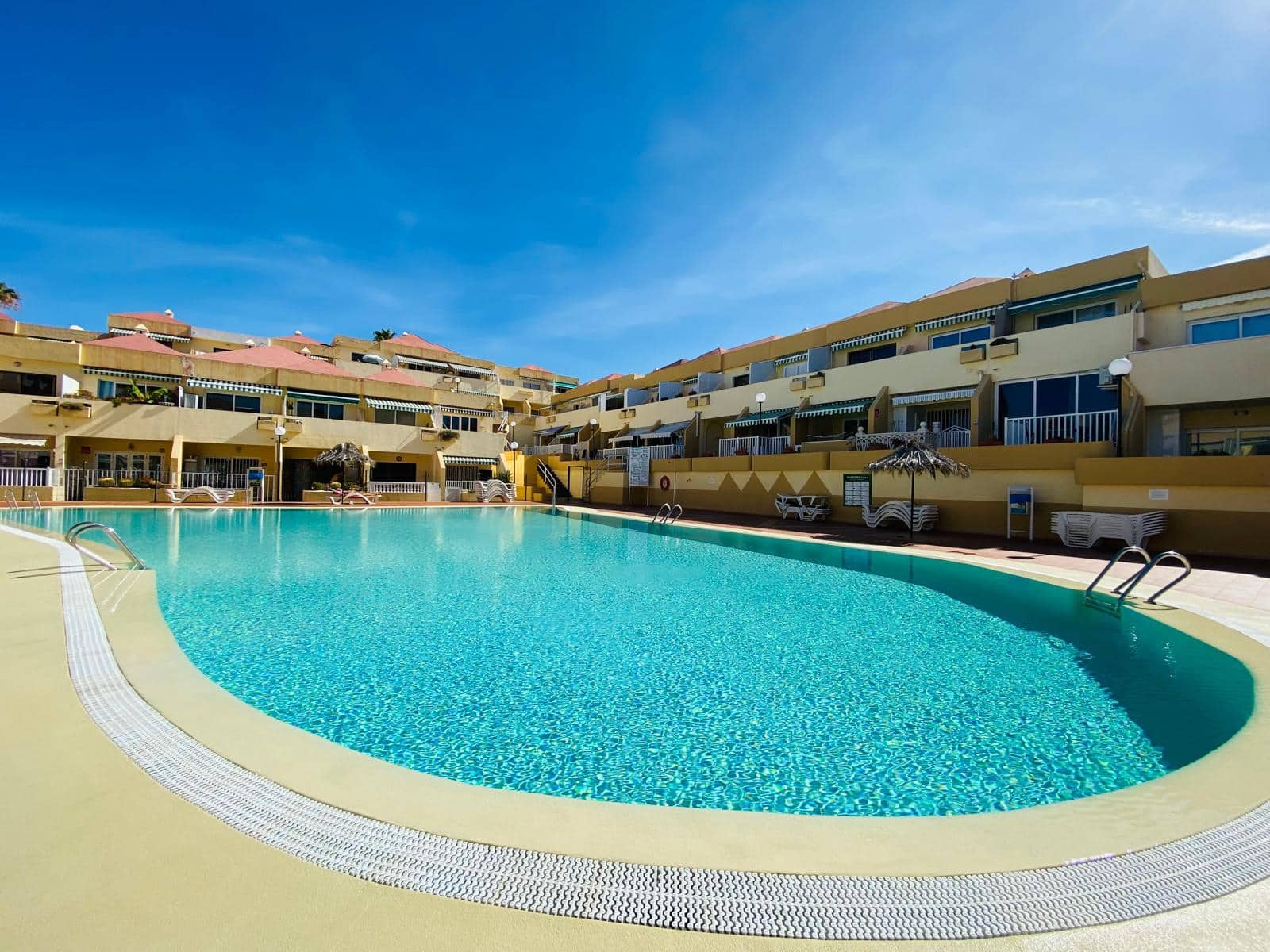 1 chambre Appartement à vendre à Costa Adeje avec piscine - 320 000 € (Ref: 9581226)