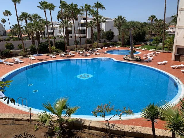 1 bedroom Apartment for sale in Playa de las Americas with pool garage - € 320,000 (Ref: 9712416)