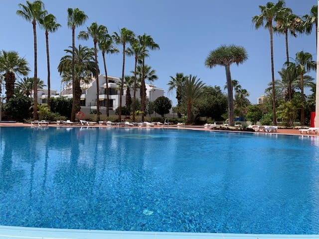 1 bedroom Apartment for sale in Playa de las Americas with pool garage - € 320,000 (Ref: 9712416)